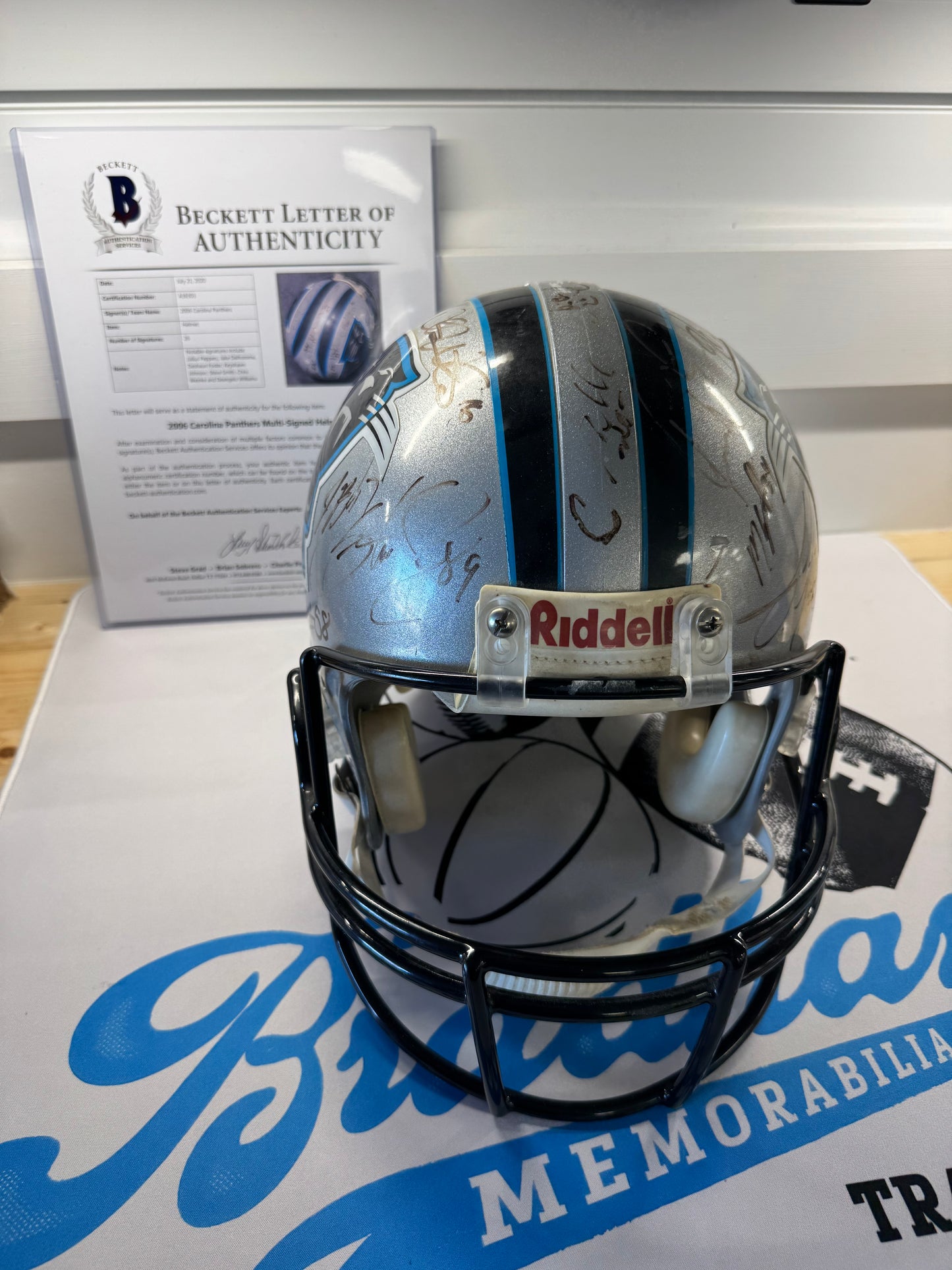 2006 Carolina Panthers Autographed Helmet.  Notable Names. Chris Weinke, Ken Lucas, Julius Peppers, Keyshawn Johnson, Deangelo Williams.   With COA