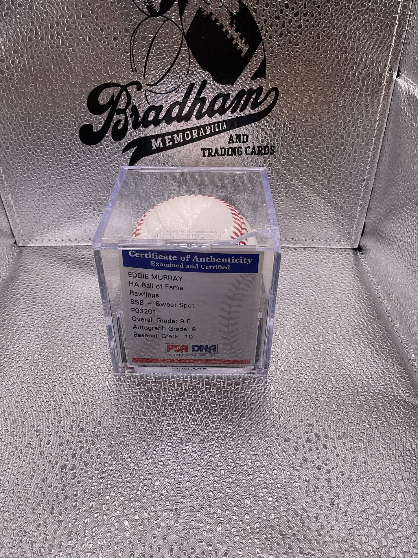 Eddie Murray auto baseball (damaged case)