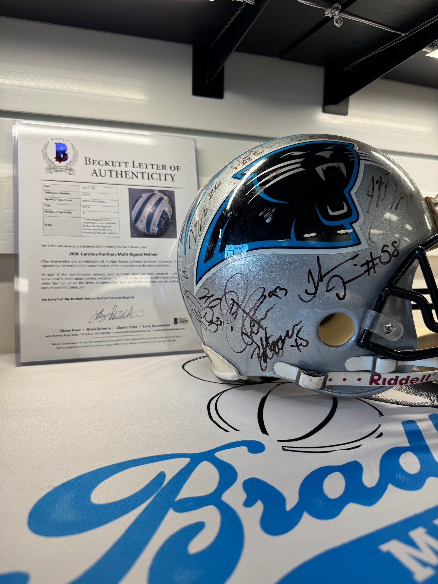 2006 Carolina Panthers Autographed Helmet.  Notable Names. Chris Weinke, Ken Lucas, Julius Peppers, Keyshawn Johnson, Deangelo Williams.   With COA