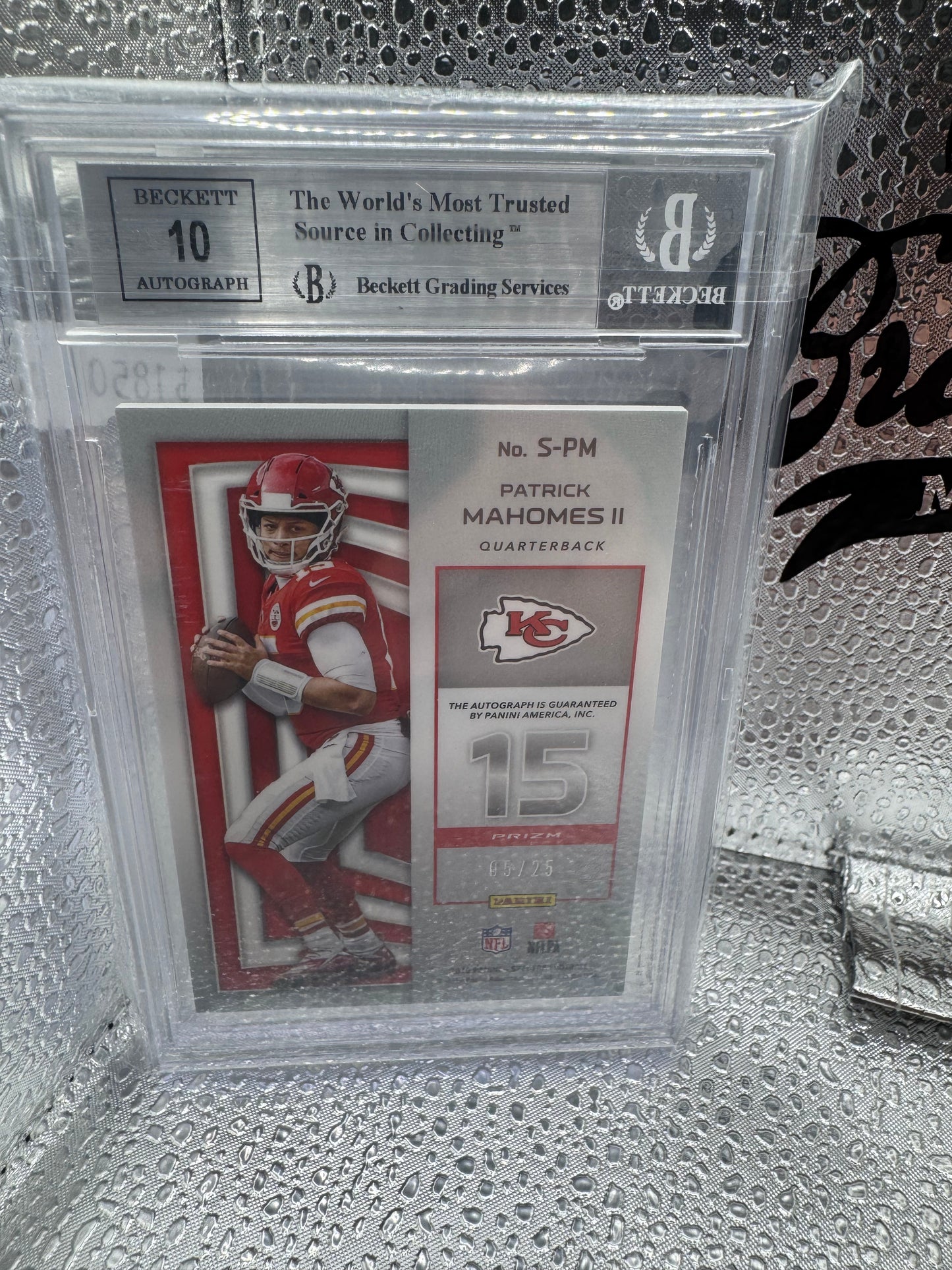 2019 Spectra Signatures Patrick Mahomes /25 Auto Beckett 8.5